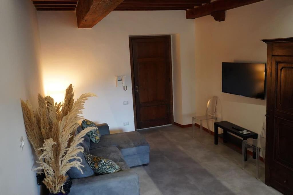 Loft Moderno Ubicato Nel Centro Storico Di Luccaアパートメント エクステリア 写真