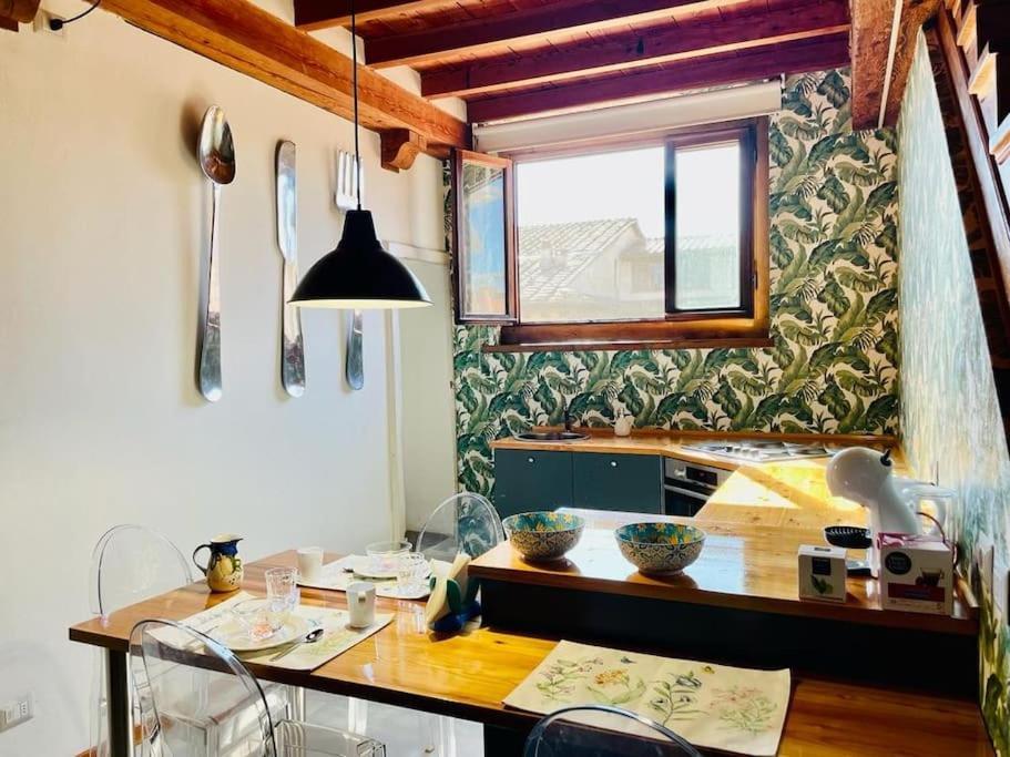 Loft Moderno Ubicato Nel Centro Storico Di Luccaアパートメント エクステリア 写真