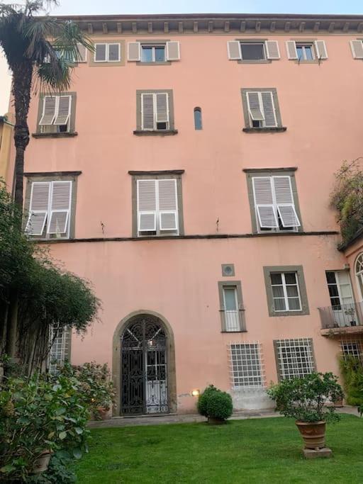 Loft Moderno Ubicato Nel Centro Storico Di Luccaアパートメント エクステリア 写真